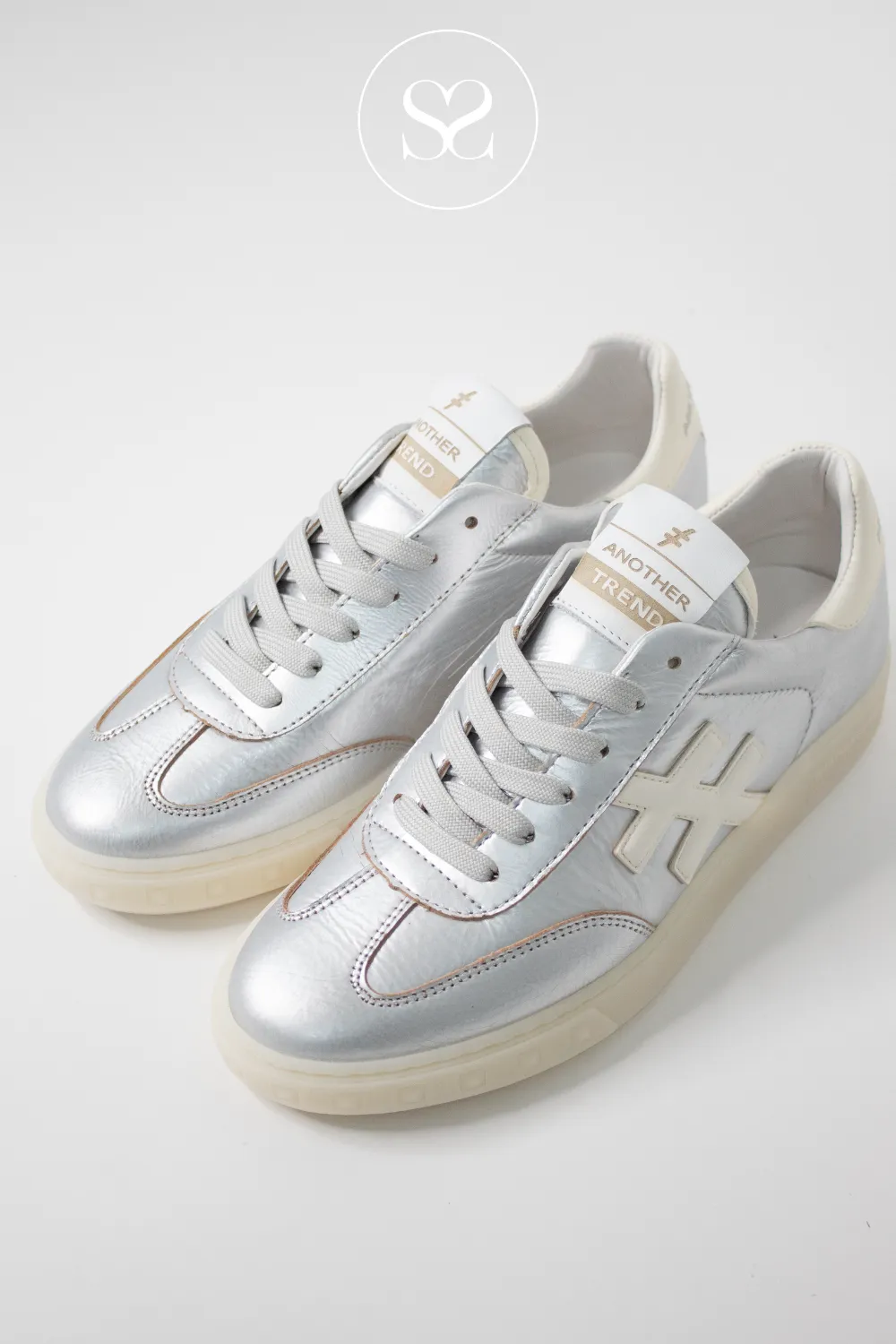 ANOTHER TREND A038 SILVER TRAINERS
