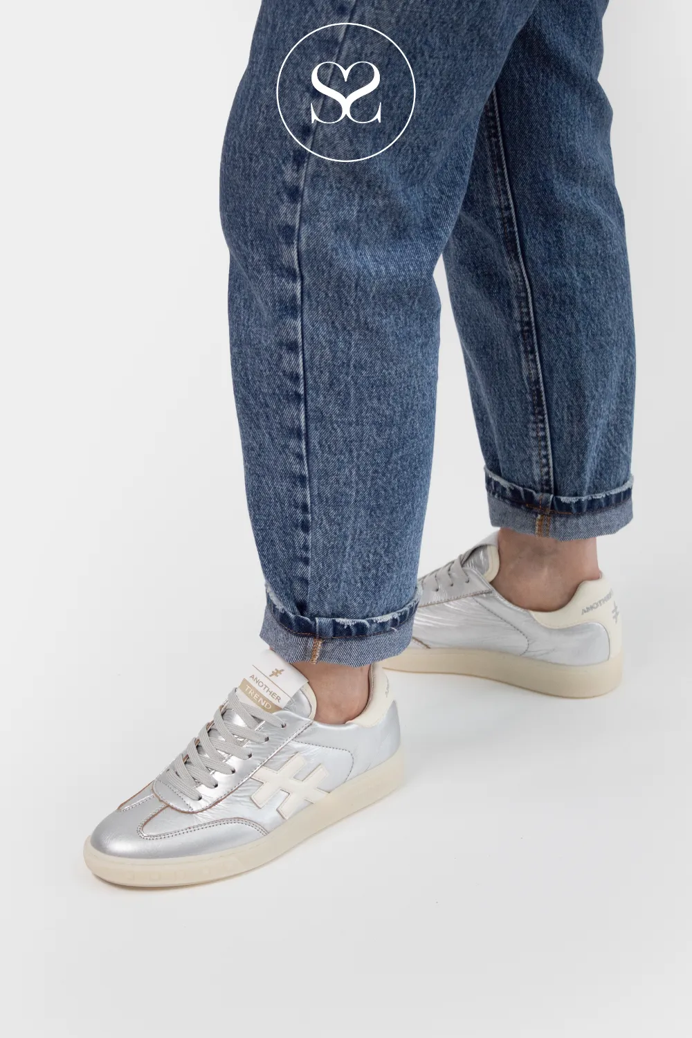 ANOTHER TREND A038 SILVER TRAINERS