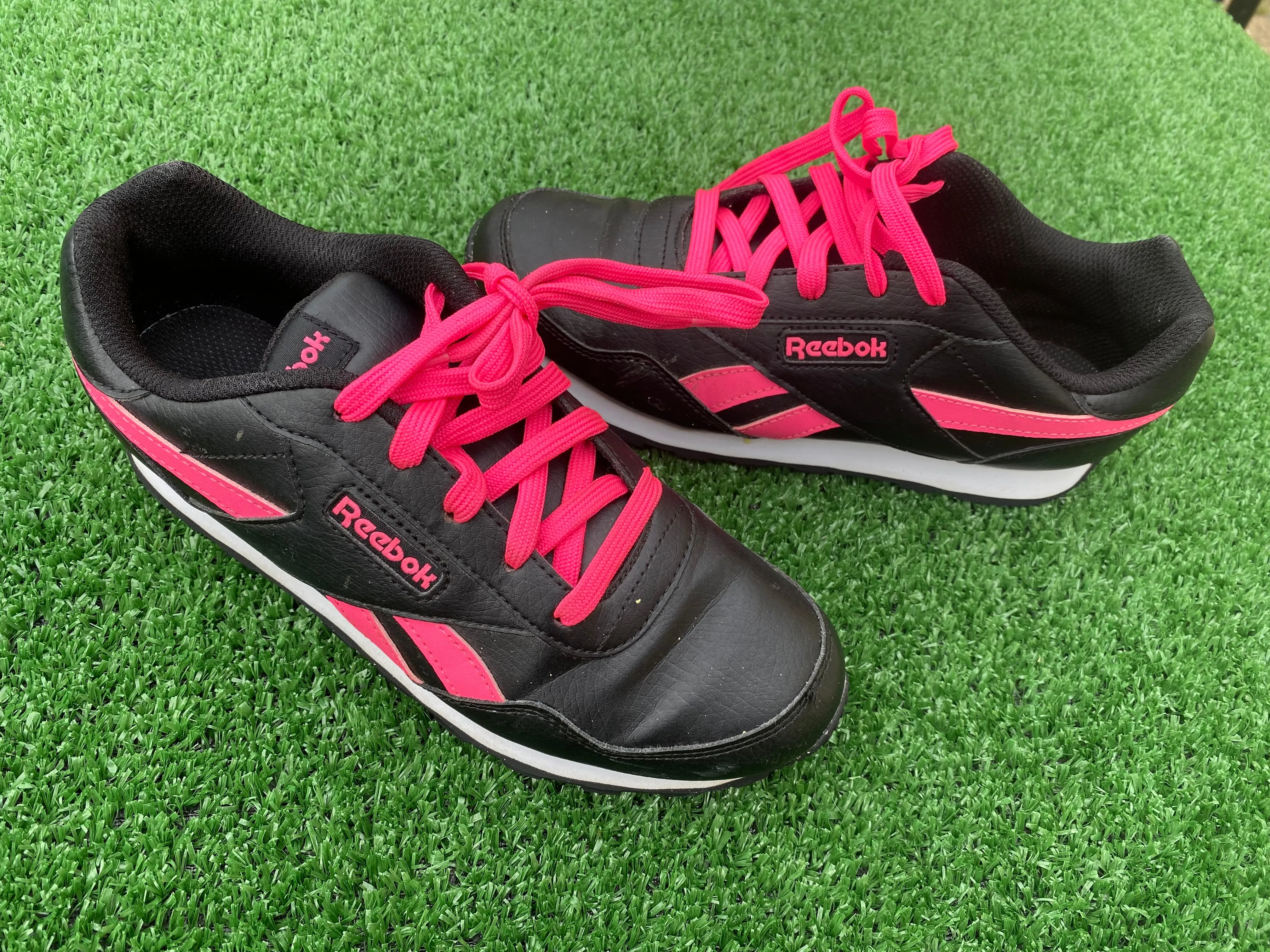 Reebok Girls / Womans / Female Size 5 EU Size 37 USA Size 5.5 Leather Trainers Shoes
