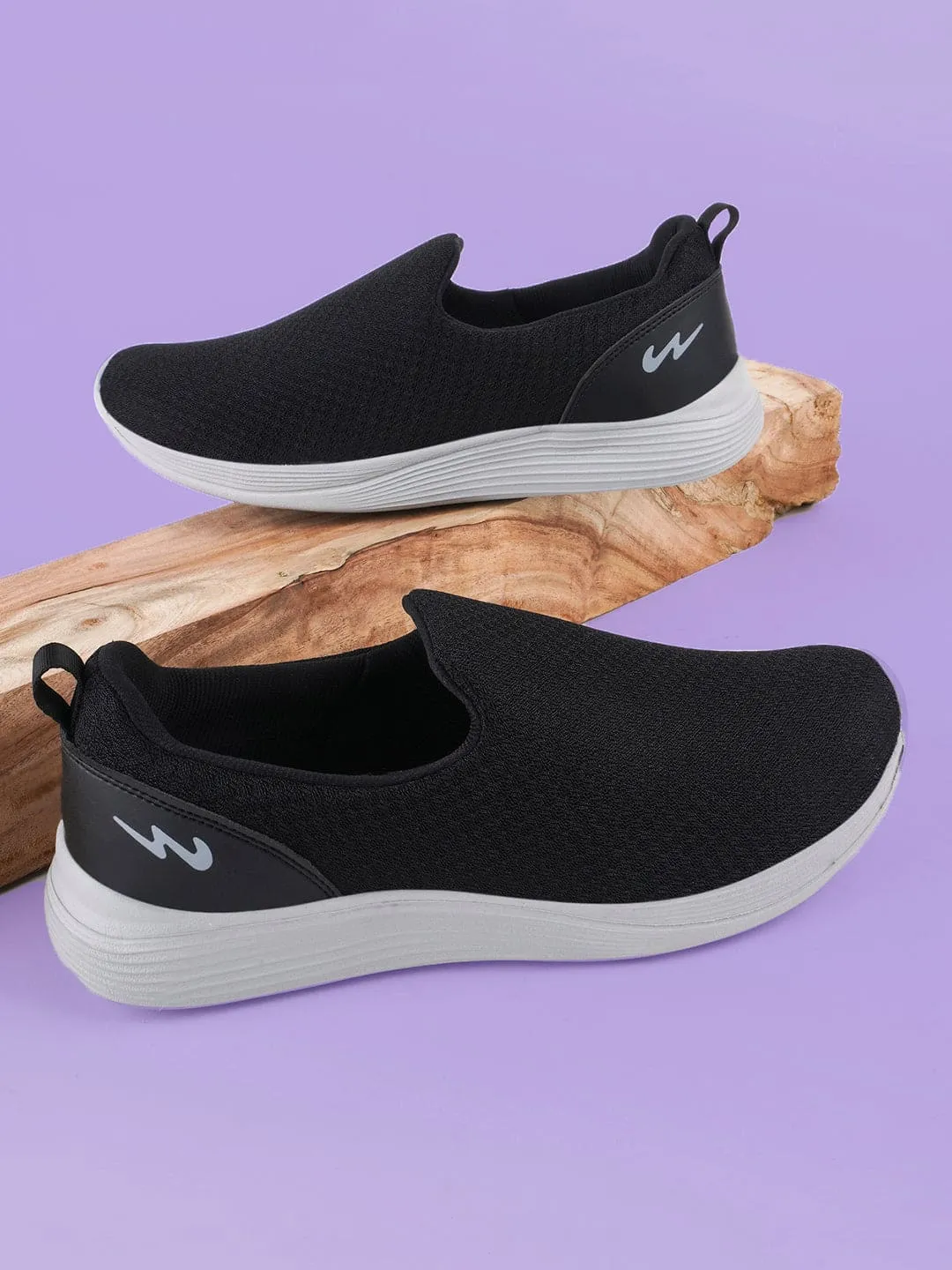 SHUTTLE Black Men's Walking Shoes